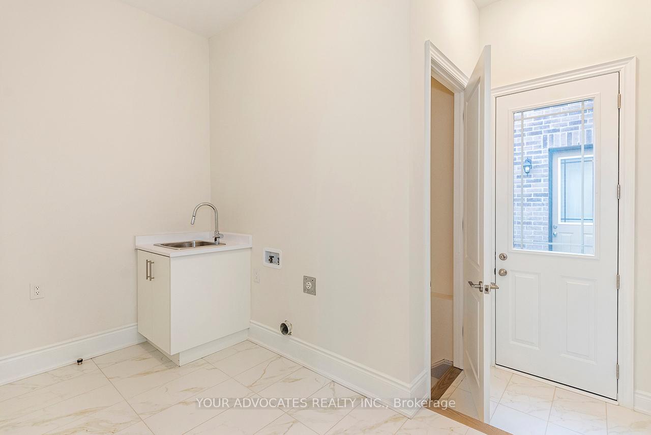 Photo 3 of 125 Timber Creek Boulevard, Vaughan, Kleinburg — HOMEH