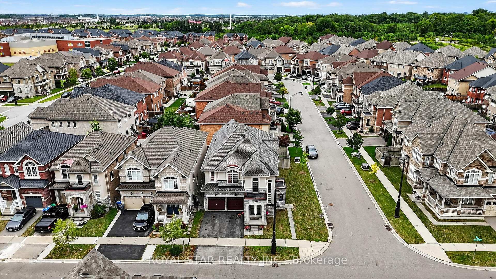 Photo 3 of 61 Aldersgate Drive, Brampton, Northwest Brampton — HOMEH