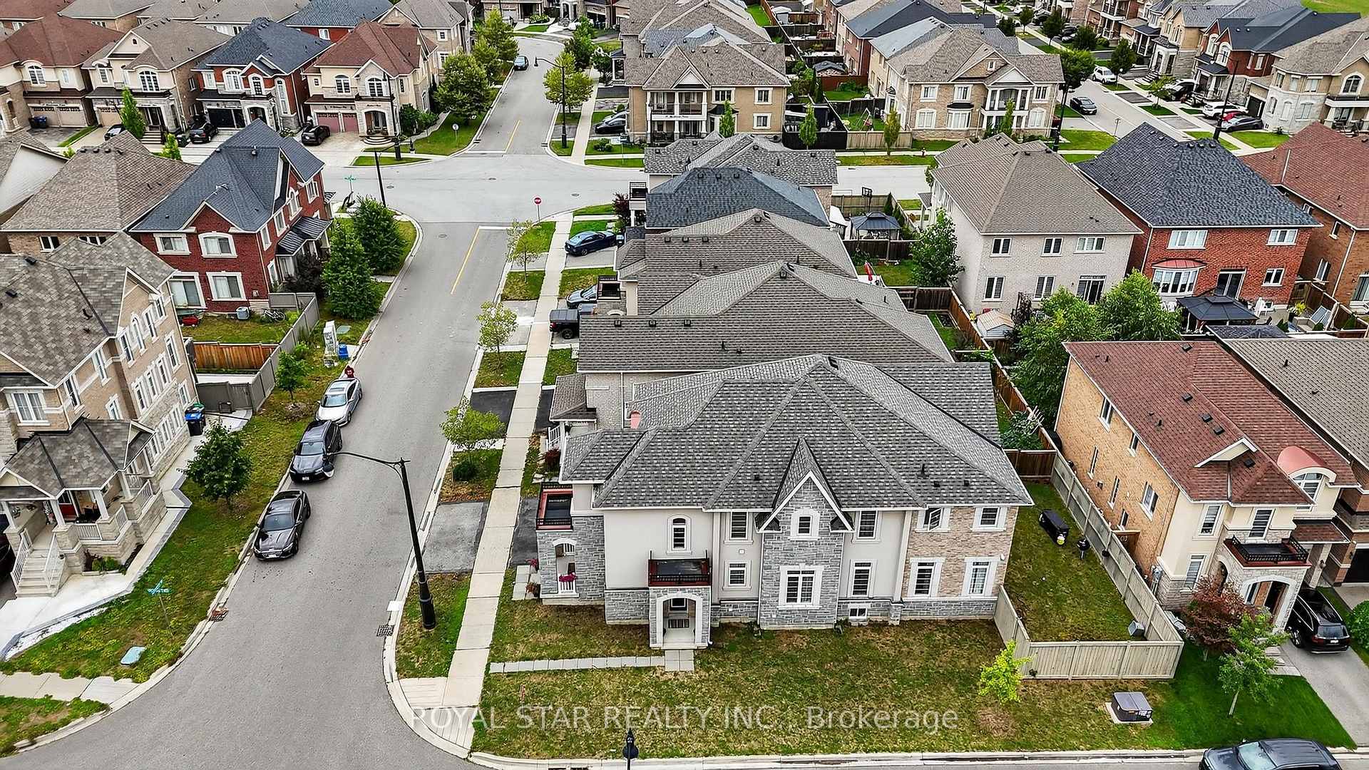 Photo 5 of 61 Aldersgate Drive, Brampton, Northwest Brampton — HOMEH