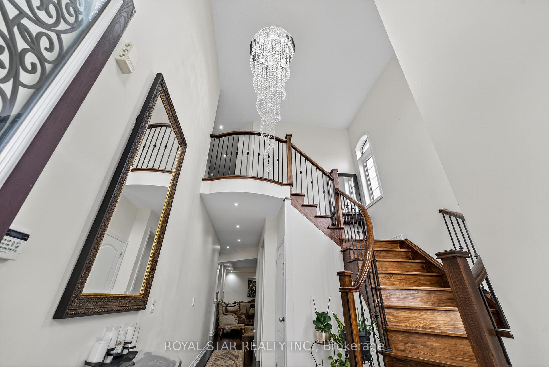 Photo 8 of 61 Aldersgate Drive, Brampton, Northwest Brampton — HOMEH