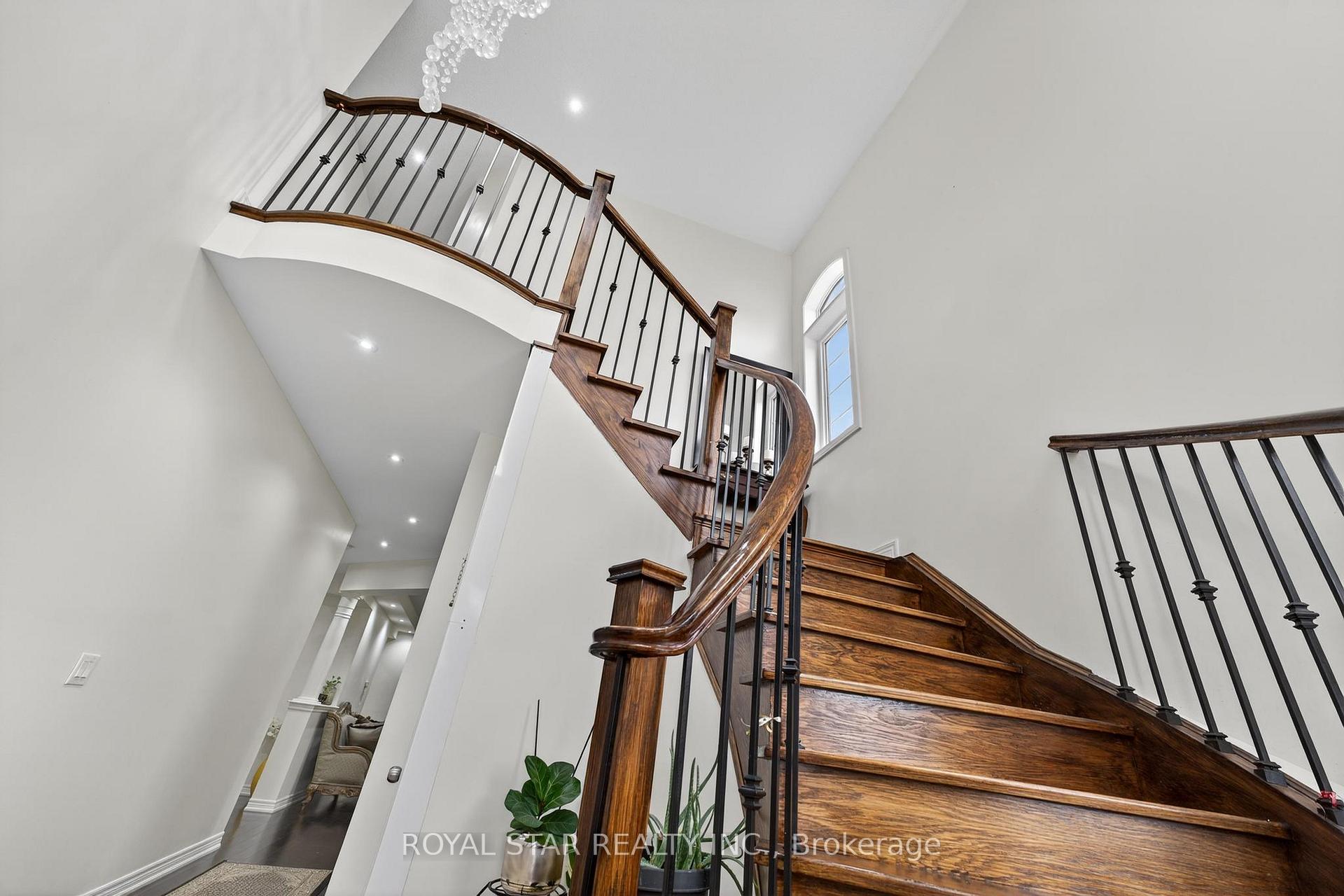 Photo 10 of 61 Aldersgate Drive, Brampton, Northwest Brampton — HOMEH