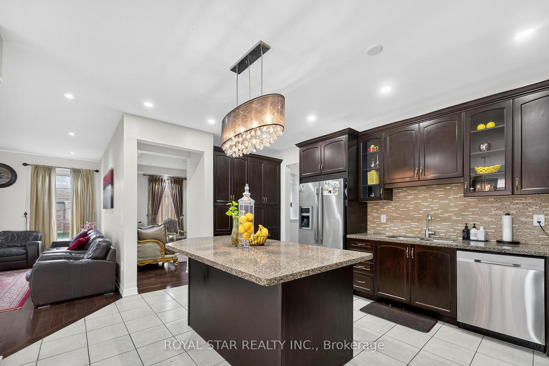 Photo 12 of 61 Aldersgate Drive, Brampton, Northwest Brampton — HOMEH