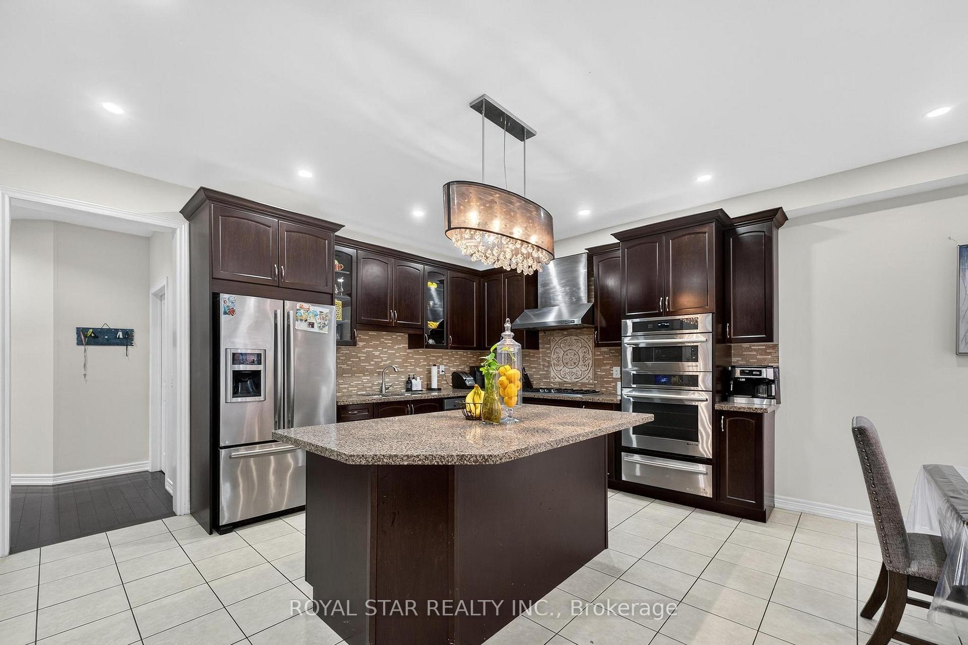 Photo 13 of 61 Aldersgate Drive, Brampton, Northwest Brampton — HOMEH