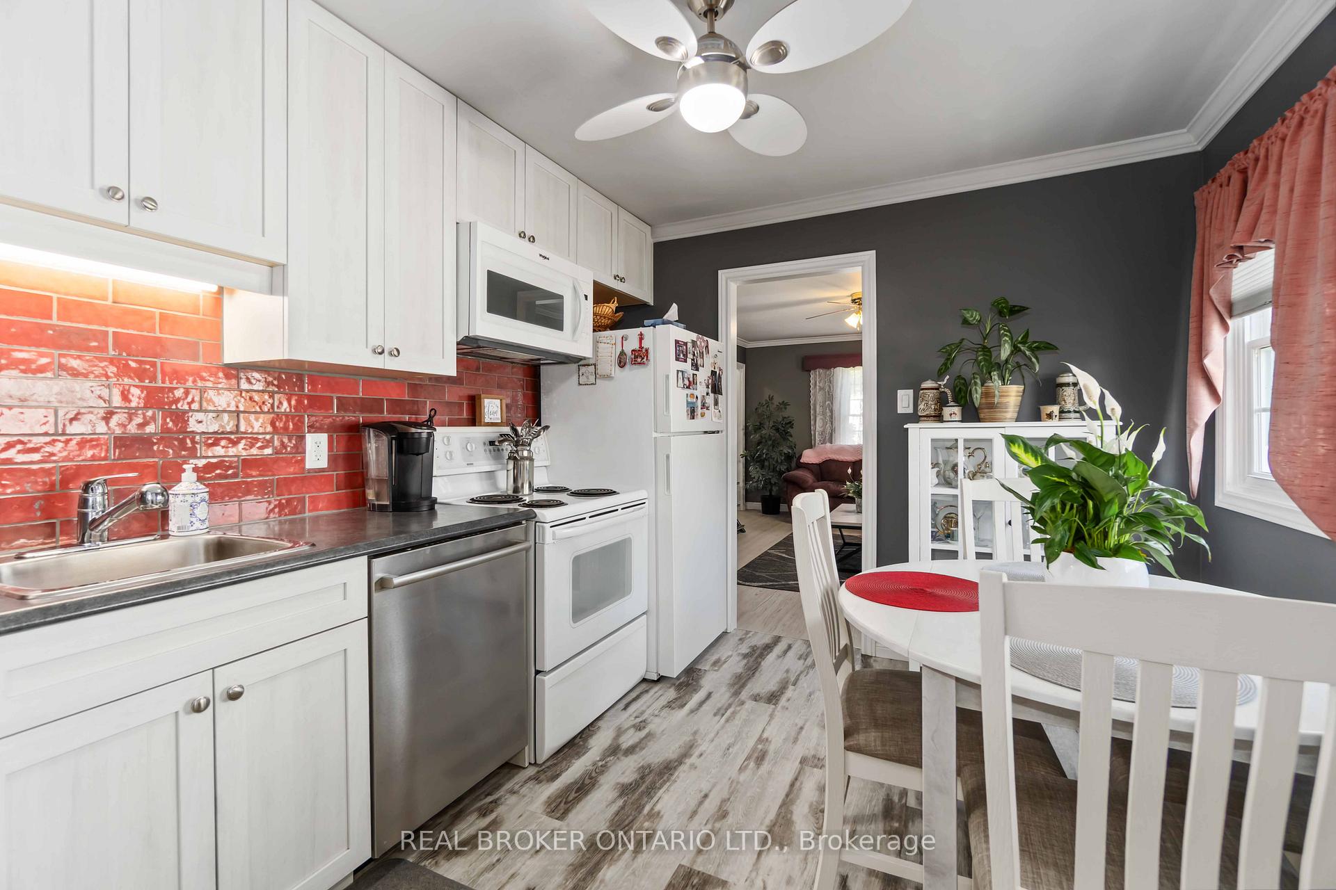 Photo 4 of 20 Roosevelt Drive, Smiths Falls — HOMEH