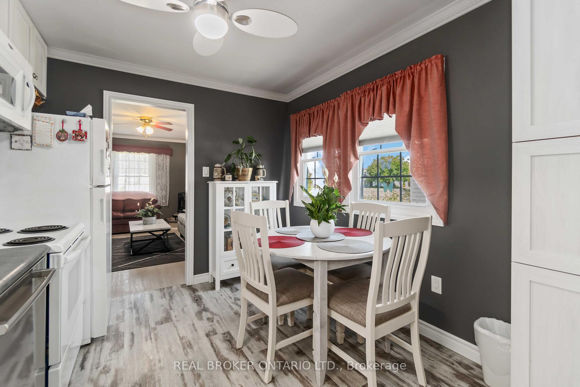 Photo 7 of 20 Roosevelt Drive, Smiths Falls — HOMEH