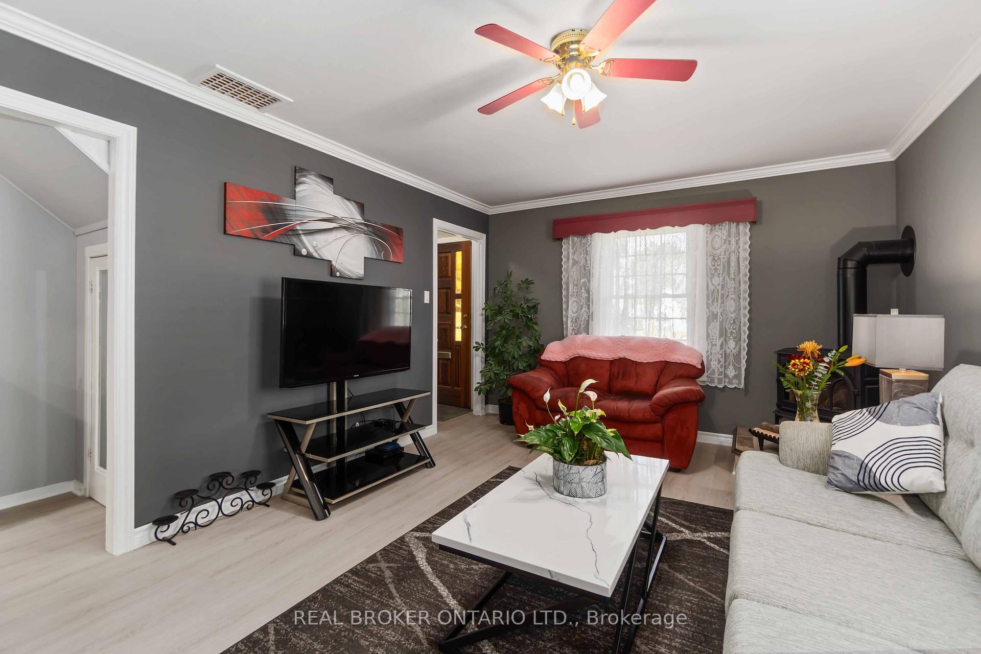 Photo 10 of 20 Roosevelt Drive, Smiths Falls — HOMEH