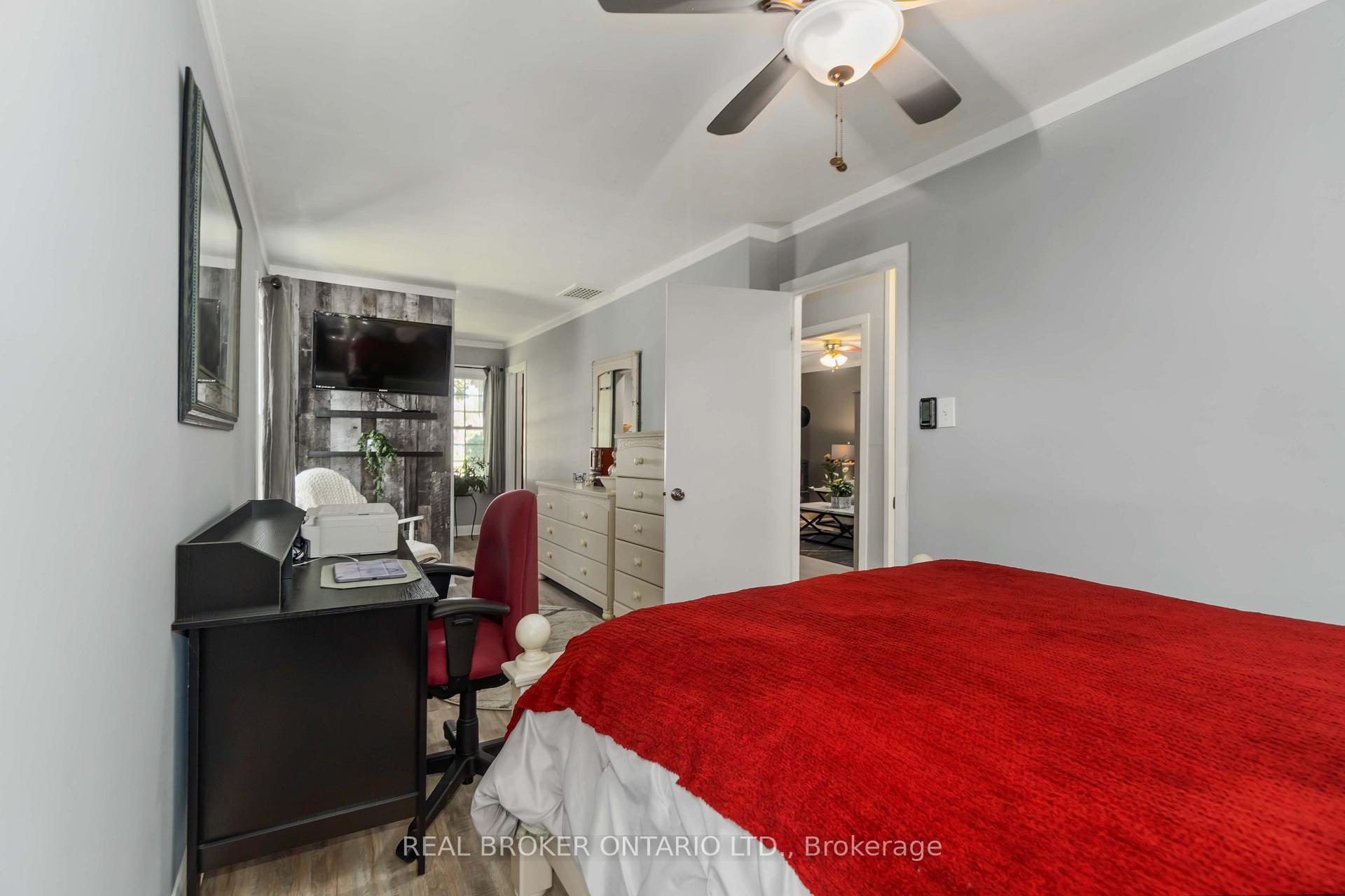 Photo 11 of 20 Roosevelt Drive, Smiths Falls — HOMEH