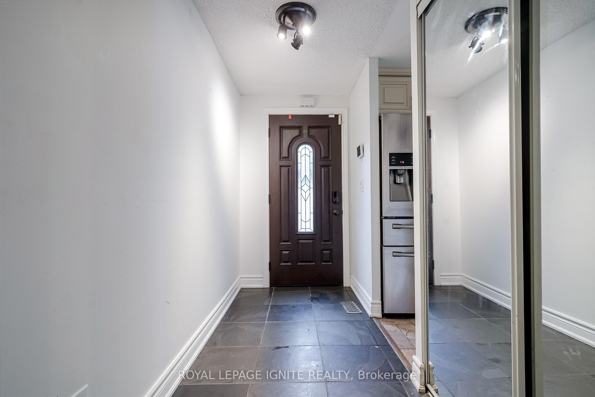Photo 2 of 754 Downview Crescent, Oshawa, Donevan — HOMEH