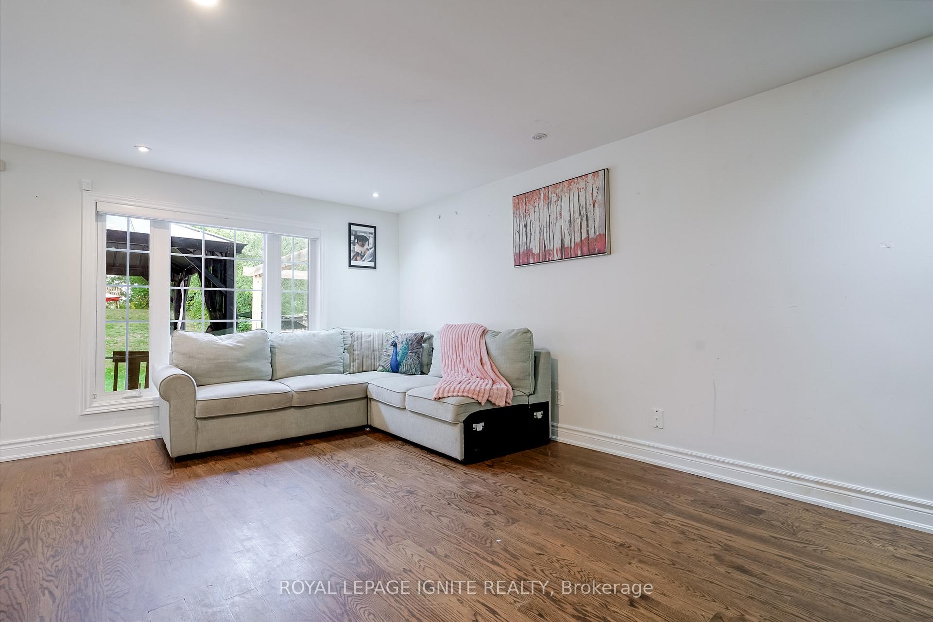 Photo 4 of 754 Downview Crescent, Oshawa, Donevan — HOMEH