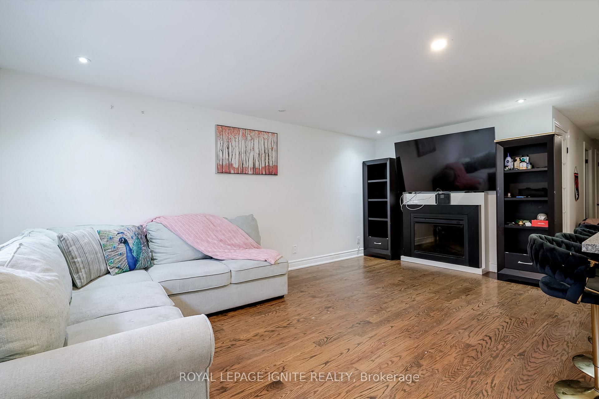 Photo 12 of 754 Downview Crescent, Oshawa, Donevan — HOMEH