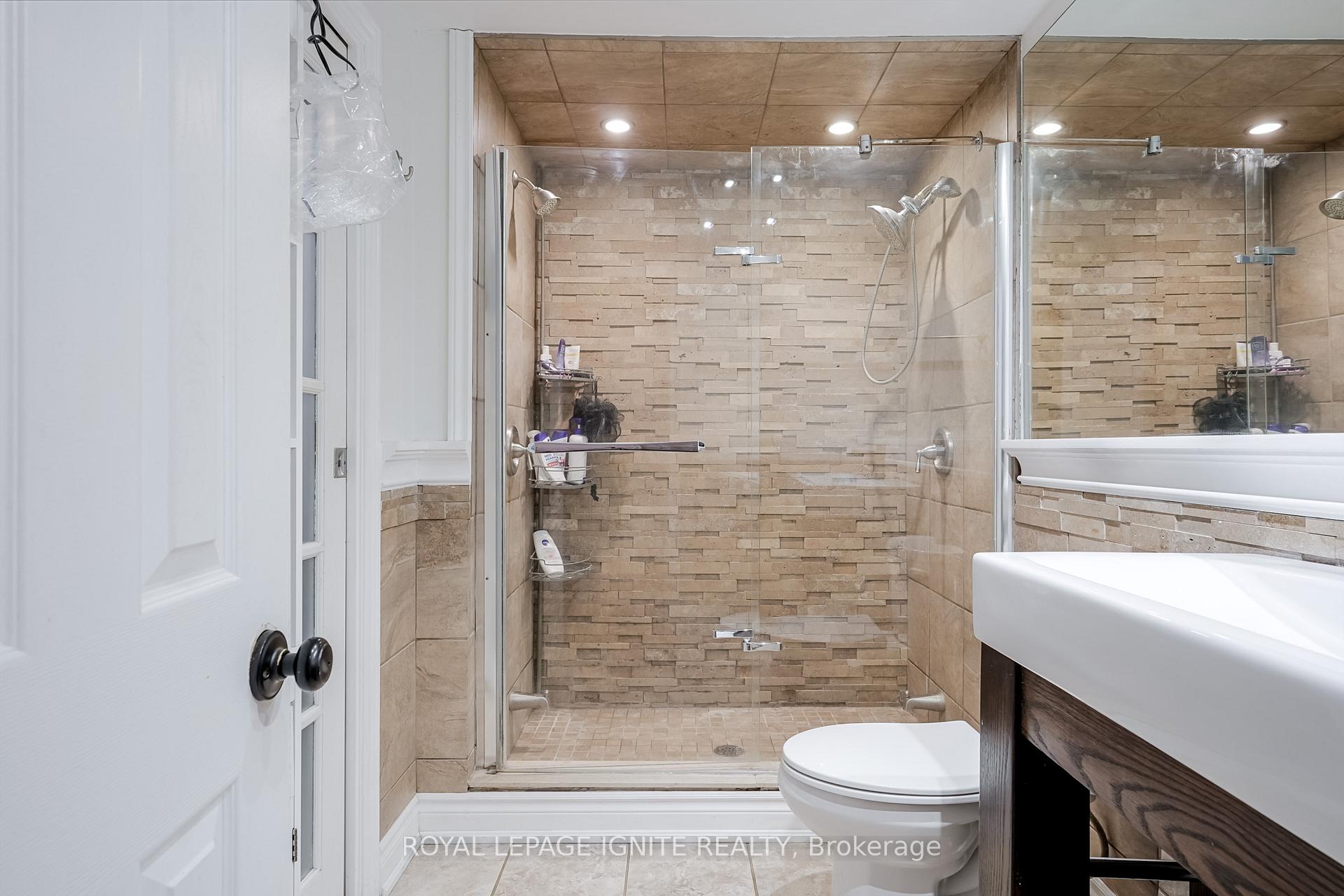 Photo 16 of 754 Downview Crescent, Oshawa, Donevan — HOMEH
