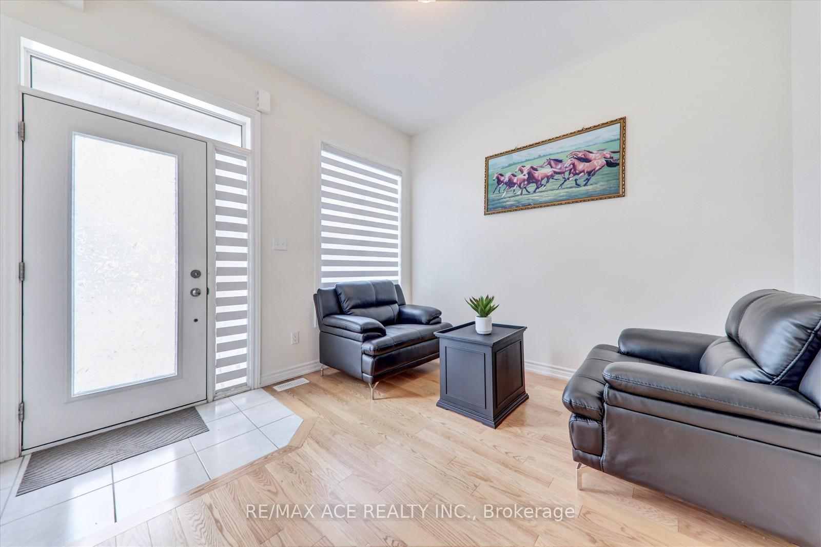 Photo 4 of 1097 Cameo Street, Pickering, Rural Pickering — HOMEH
