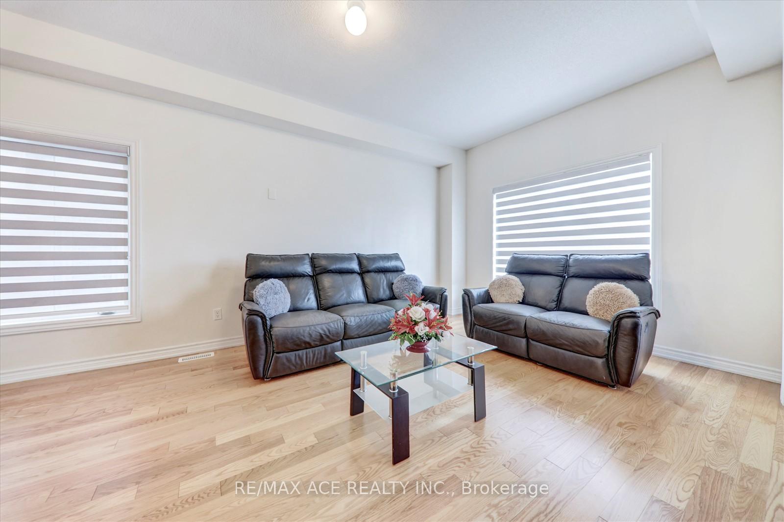 Photo 12 of 1097 Cameo Street, Pickering, Rural Pickering — HOMEH