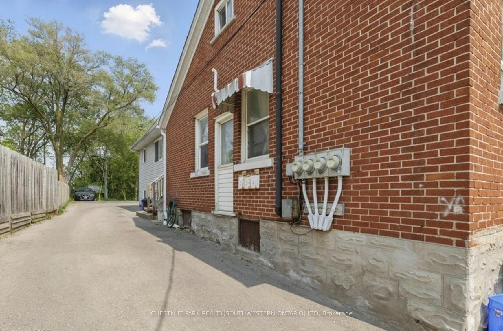 Front of 839 Stirling Avenue S