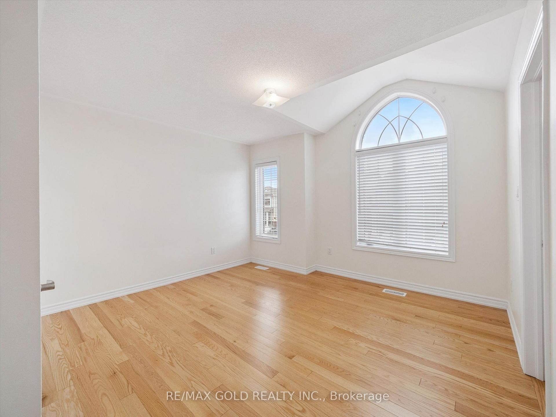 Photo 13 of 6 Bannister Road, Barrie, Rural Barrie Southeast — HOMEH
