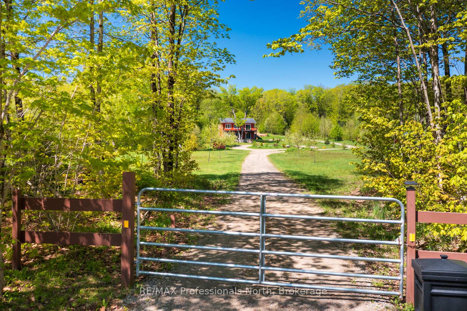 Photo 3 of 4043 Highway 60, Algonquin Highlands, McClintock — HOMEH