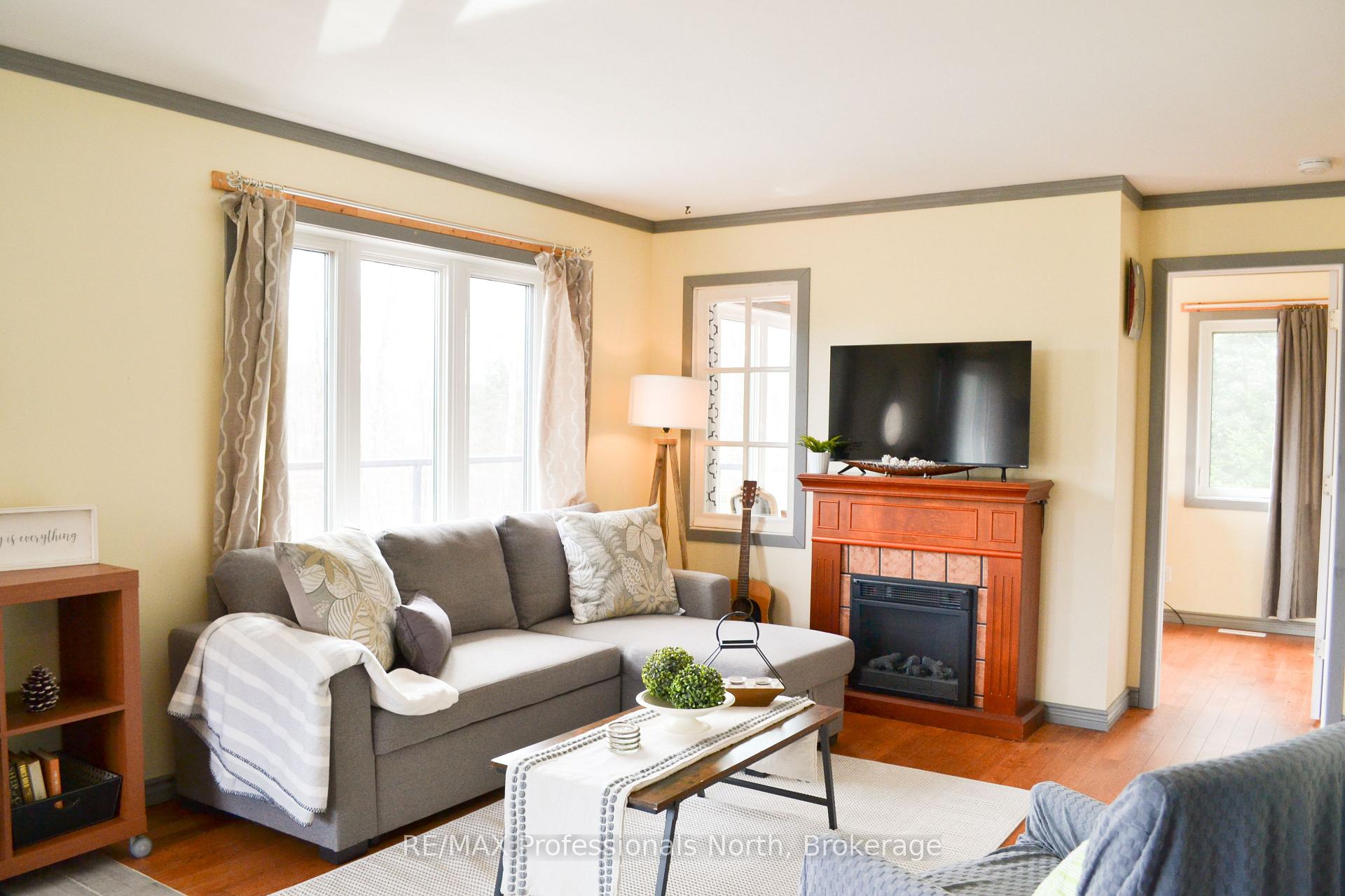 Photo 11 of 4043 Highway 60, Algonquin Highlands, McClintock — HOMEH