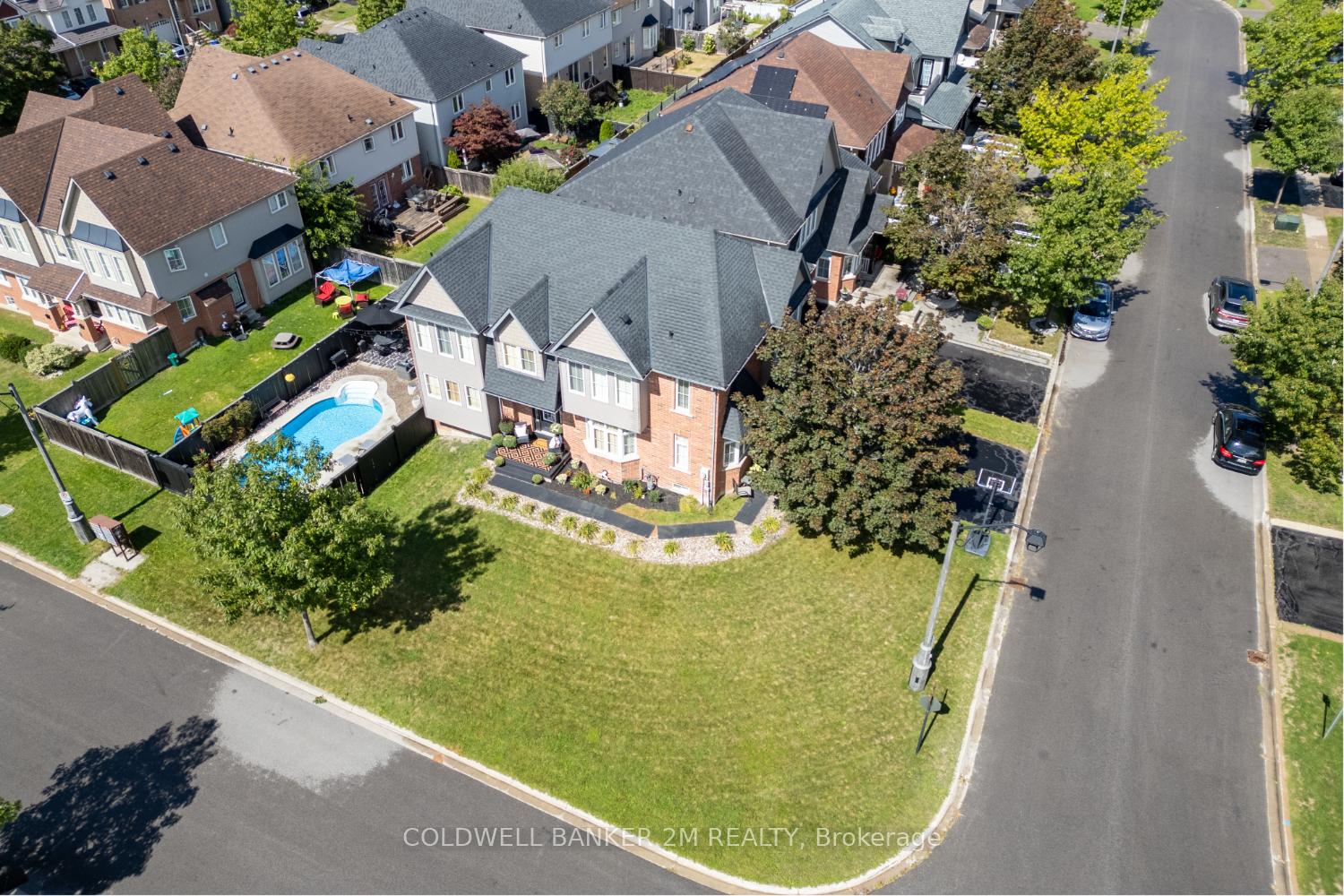 Photo 3 of 2 Woodbine Place, Oshawa, Windfields — HOMEH