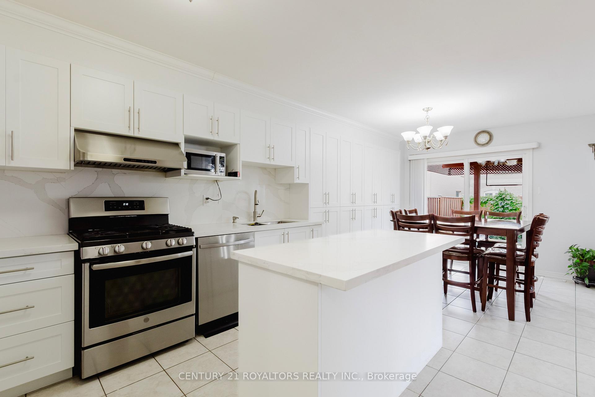 Photo 11 of 19 Oxtail Lane, Brampton, Fletcher's Creek Village — HOMEH