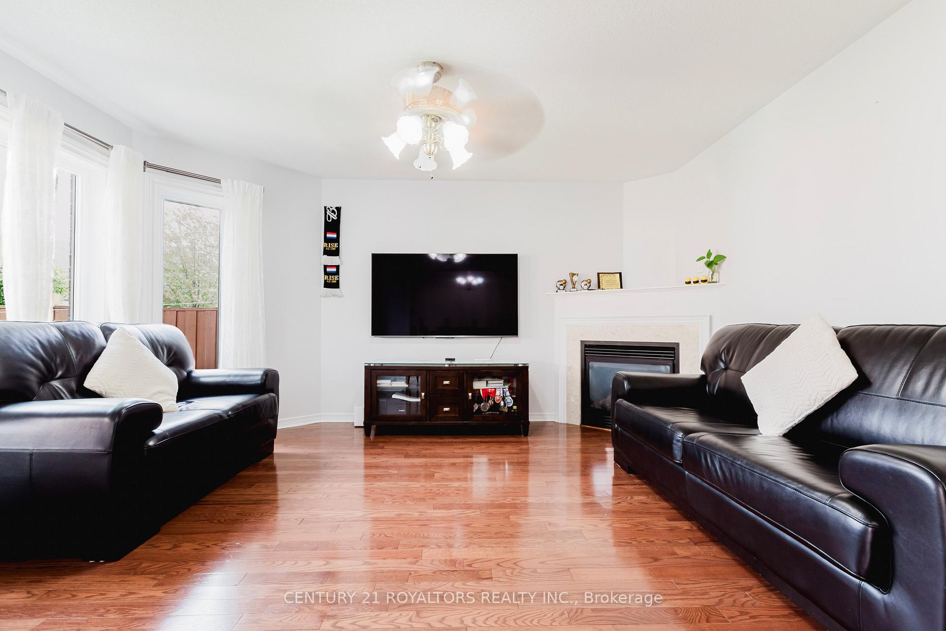 Photo 13 of 19 Oxtail Lane, Brampton, Fletcher's Creek Village — HOMEH