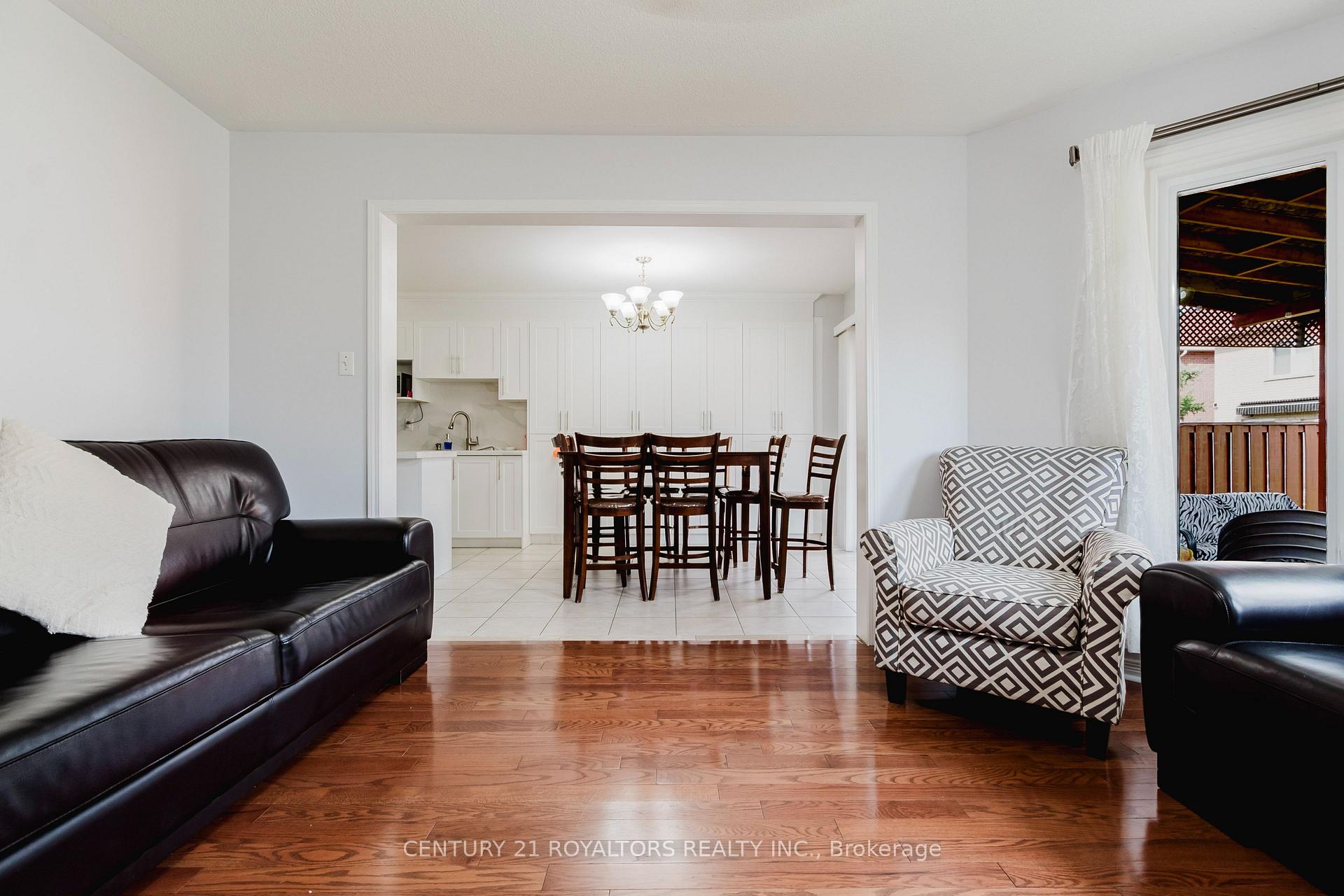 Photo 14 of 19 Oxtail Lane, Brampton, Fletcher's Creek Village — HOMEH
