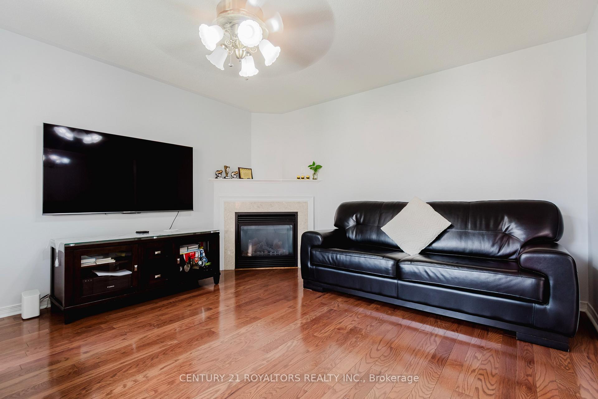 Photo 16 of 19 Oxtail Lane, Brampton, Fletcher's Creek Village — HOMEH