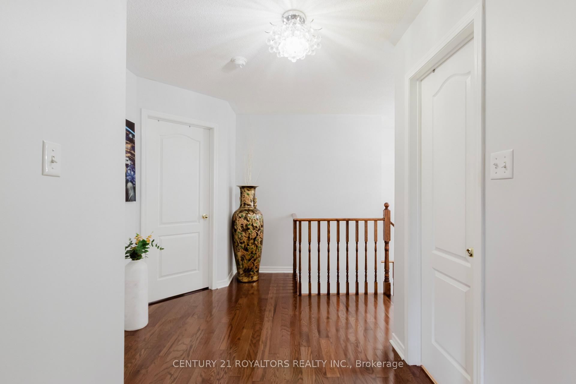 Photo 17 of 19 Oxtail Lane, Brampton, Fletcher's Creek Village — HOMEH
