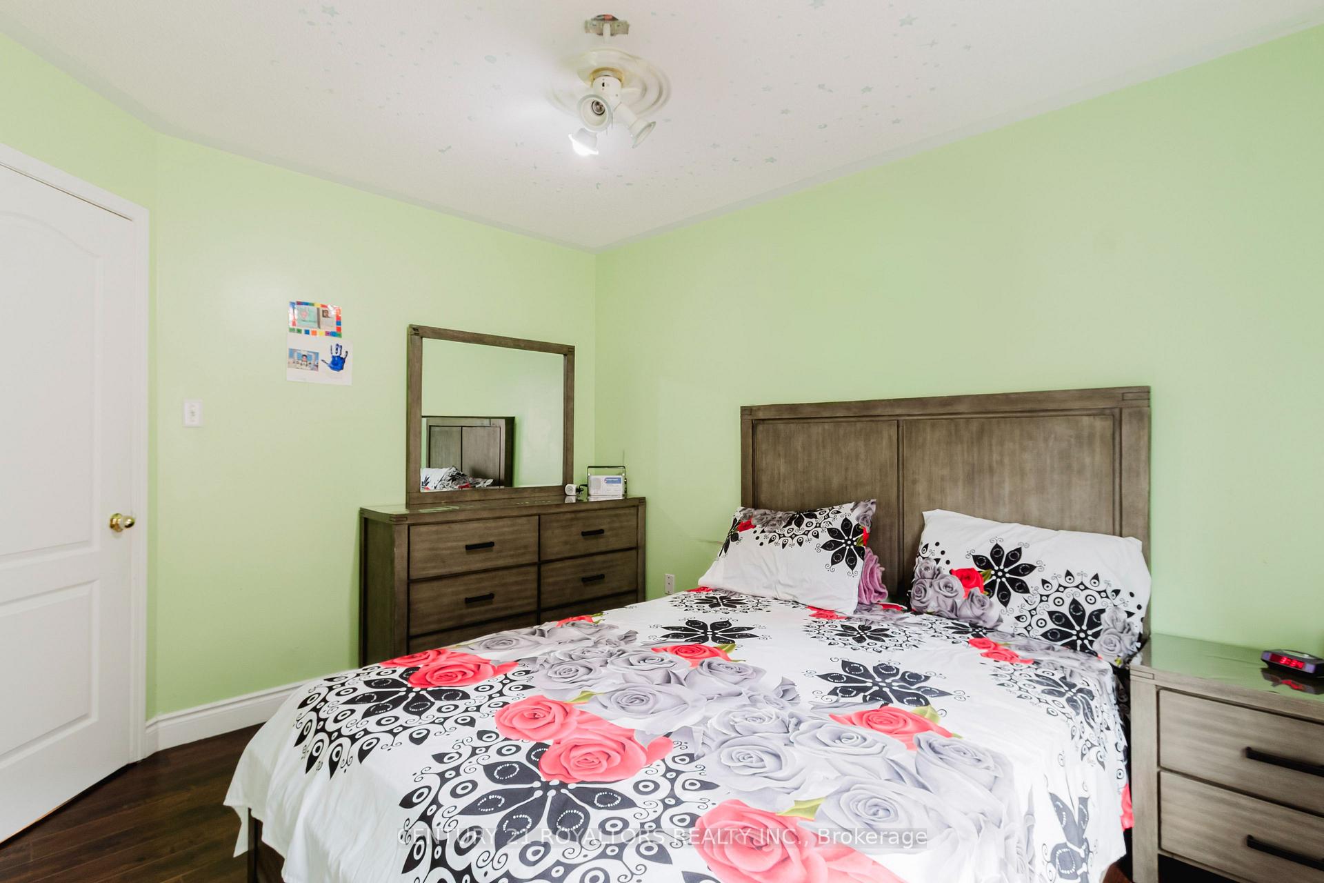 Photo 24 of 19 Oxtail Lane, Brampton, Fletcher's Creek Village — HOMEH