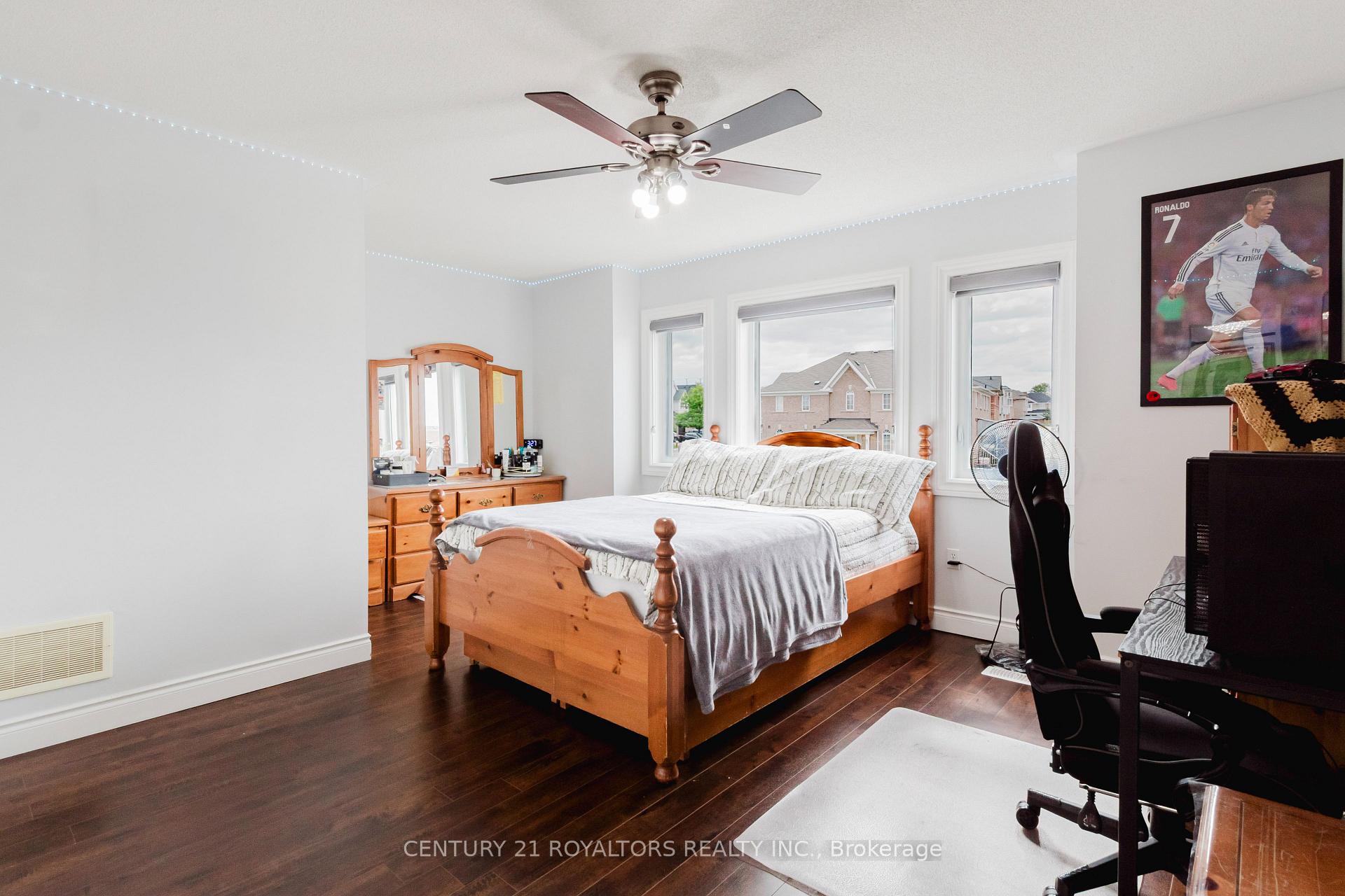 Photo 28 of 19 Oxtail Lane, Brampton, Fletcher's Creek Village — HOMEH