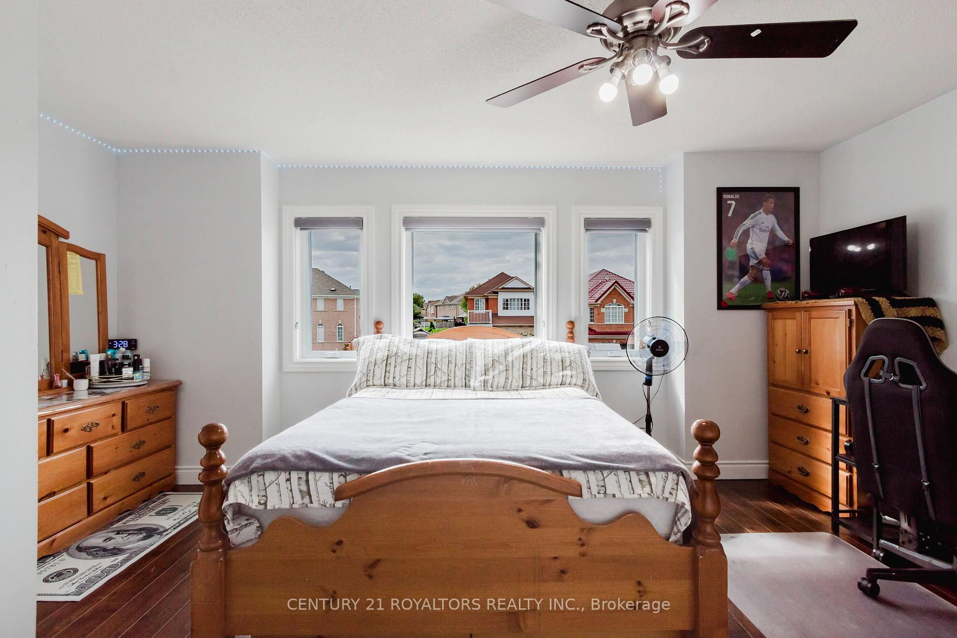 Photo 23 of 19 Oxtail Lane, Brampton, Fletcher's Creek Village — HOMEH