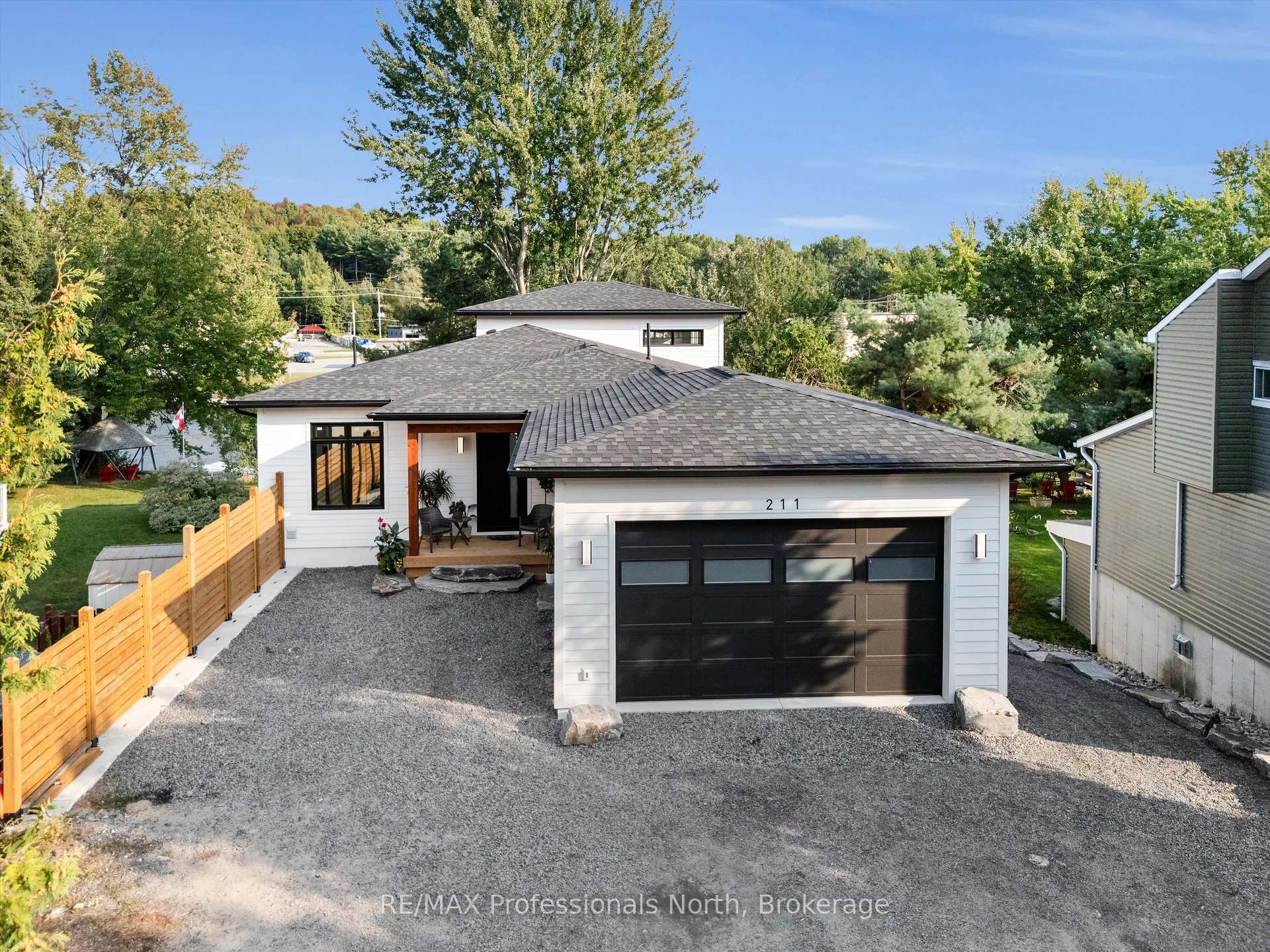 Photo 3 of 211 Holditch Street, Bracebridge, Monck (Bracebridge) — HOMEH