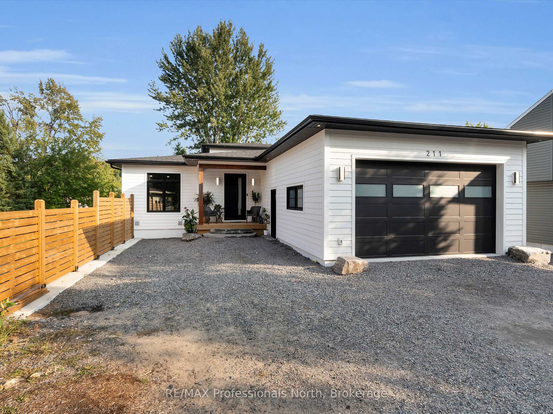 Photo 37 of 211 Holditch Street, Bracebridge, Monck (Bracebridge) — HOMEH