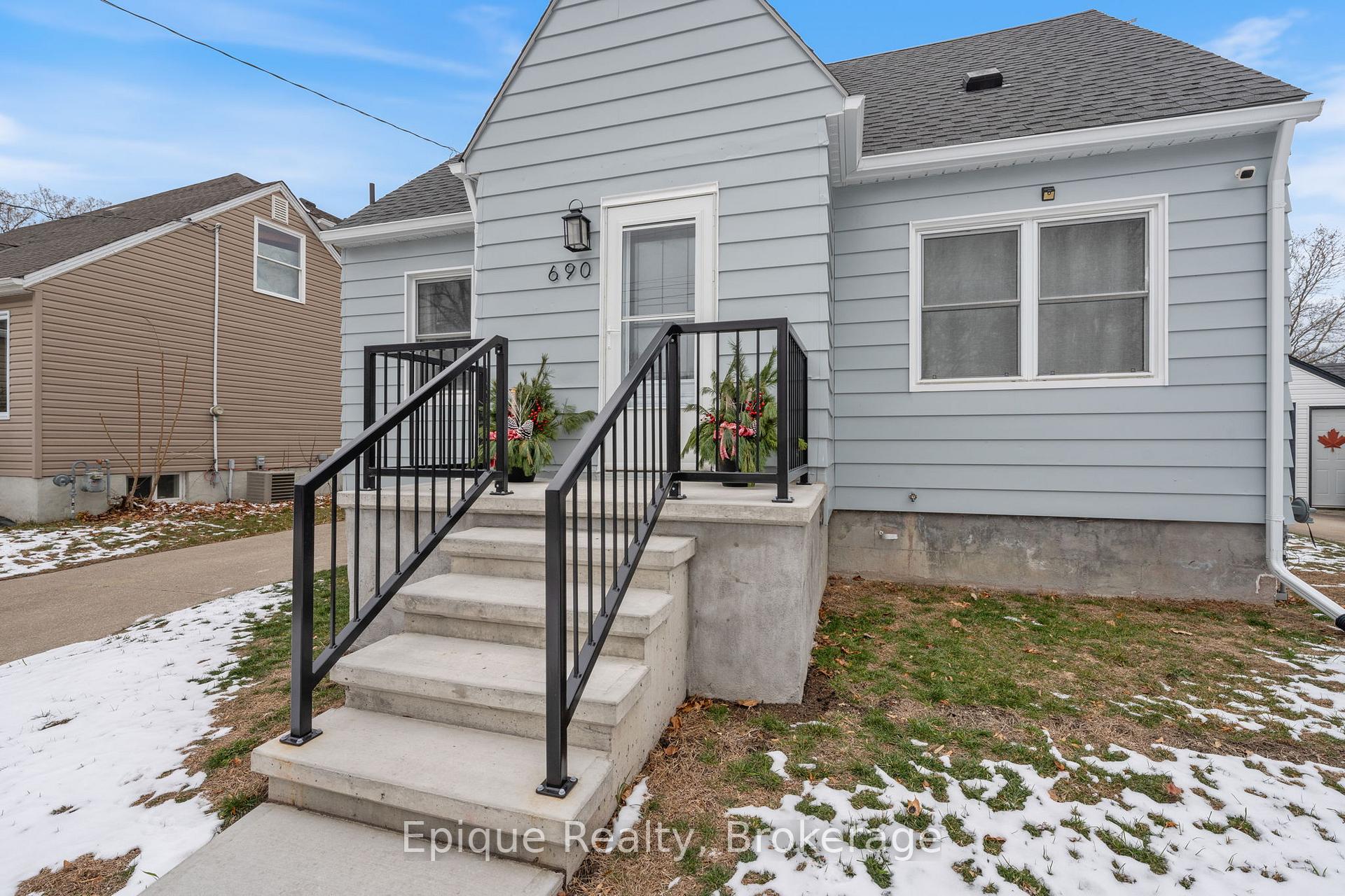Photo 3 of 690 Rosedale Avenue, Sarnia — HOMEH