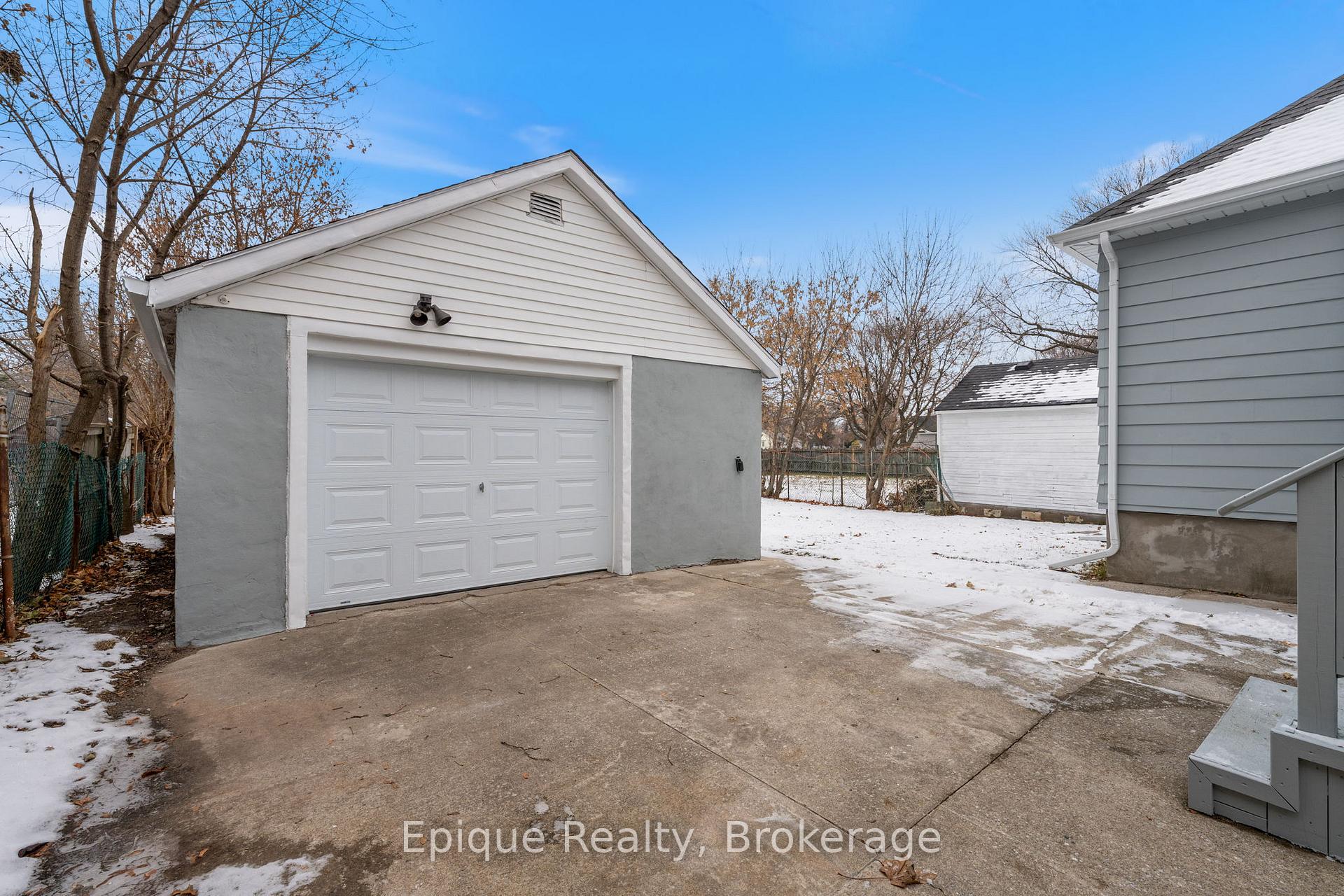 Photo 23 of 690 Rosedale Avenue, Sarnia — HOMEH