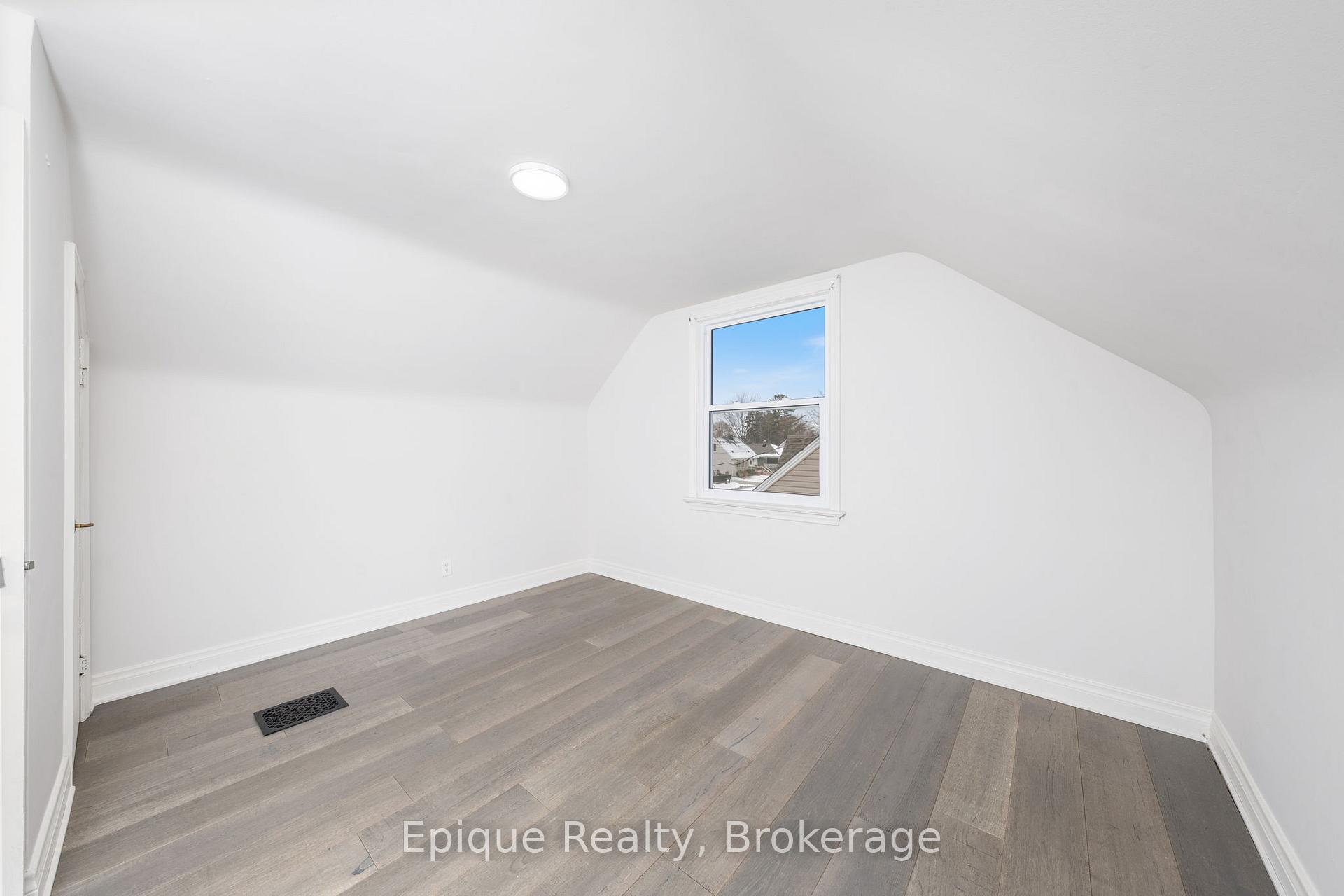 Photo 36 of 690 Rosedale Avenue, Sarnia — HOMEH