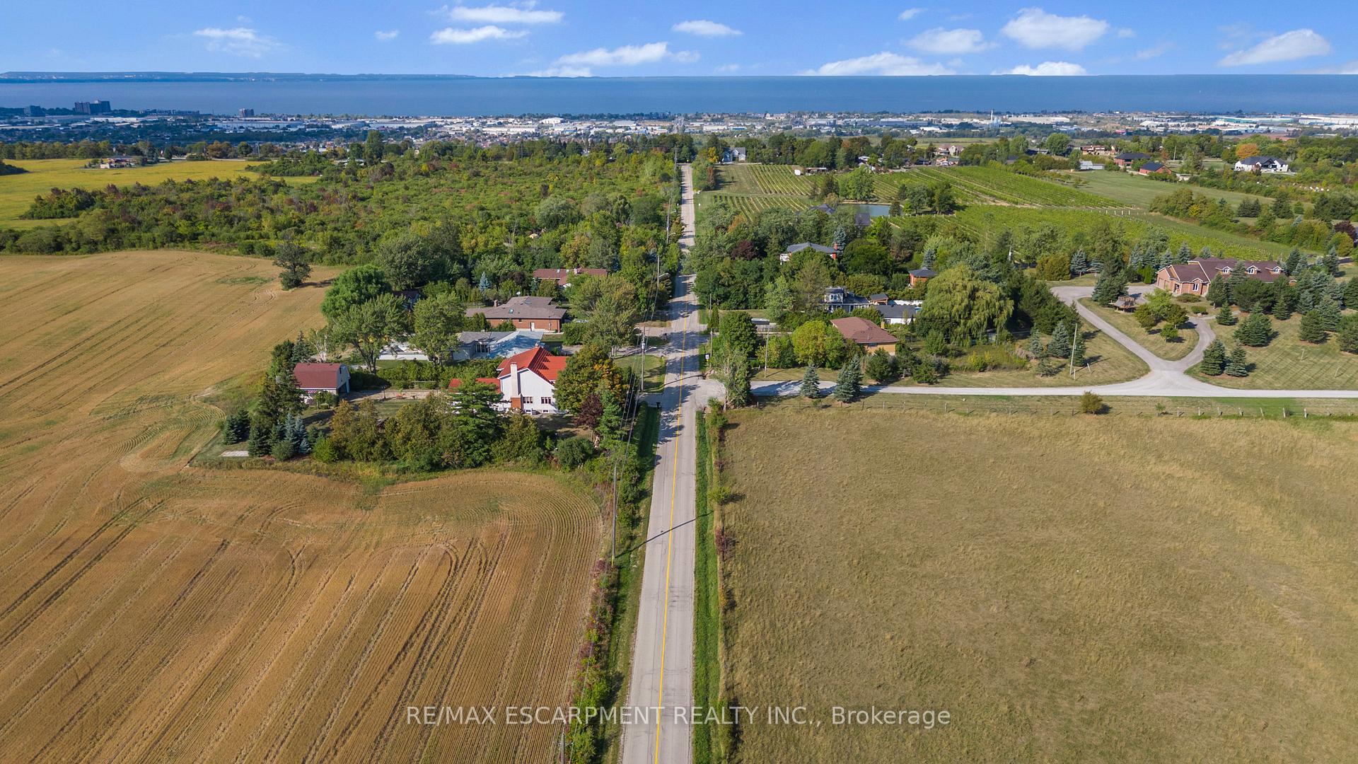 Photo 2 of 585 Fifth Road E, Hamilton, Stoney Creek — HOMEH