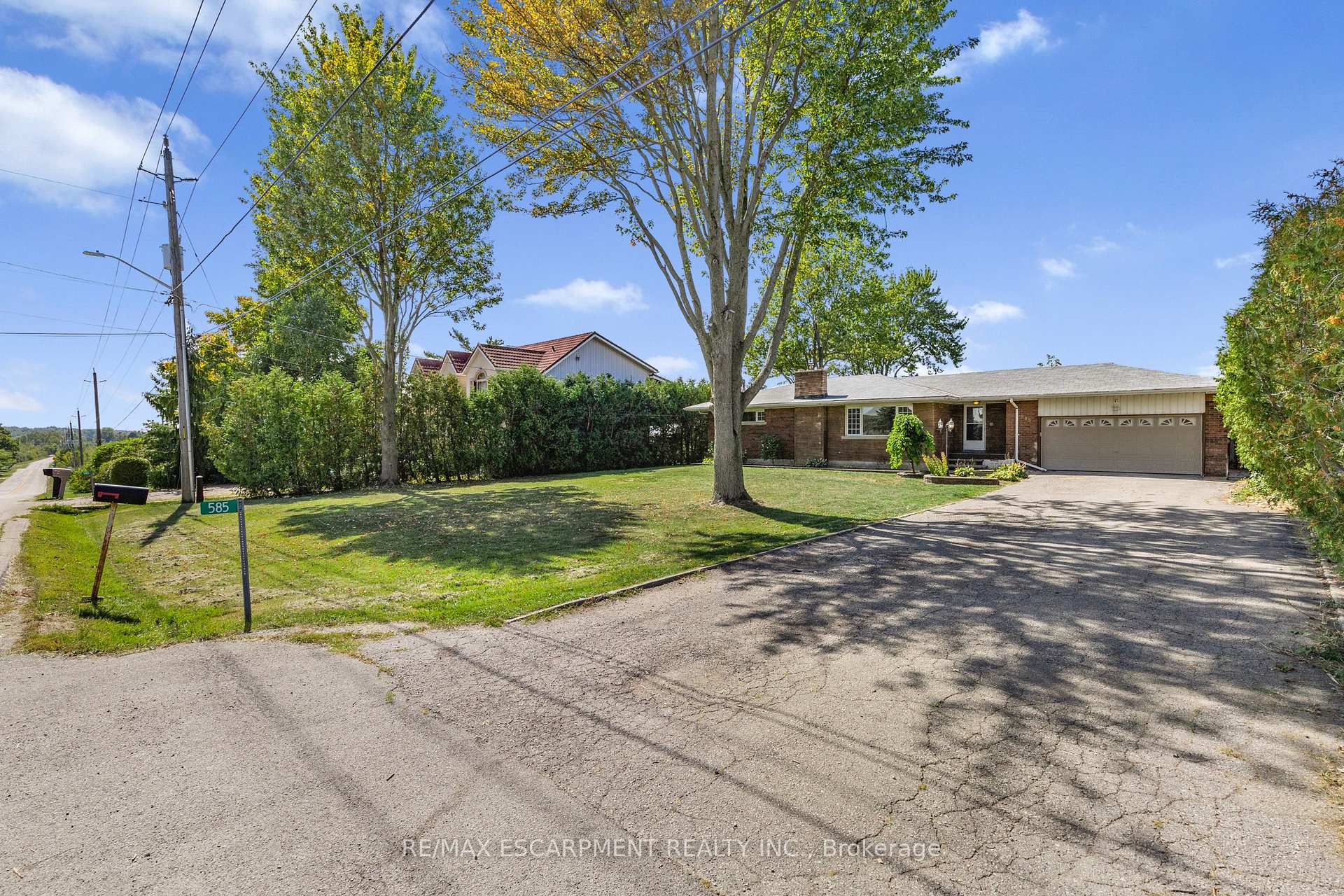 Photo 3 of 585 Fifth Road E, Hamilton, Stoney Creek — HOMEH