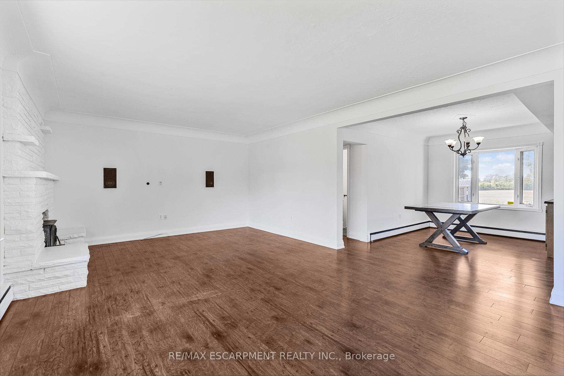 Photo 4 of 585 Fifth Road E, Hamilton, Stoney Creek — HOMEH