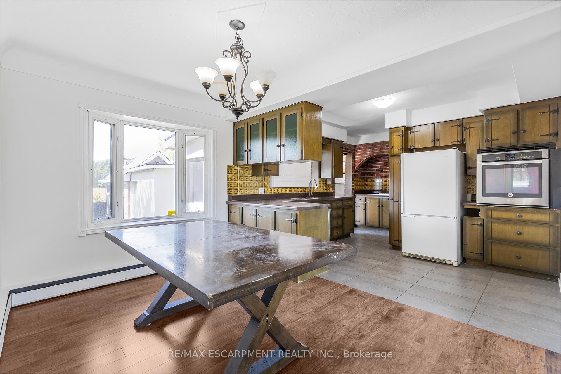 Photo 9 of 585 Fifth Road E, Hamilton, Stoney Creek — HOMEH