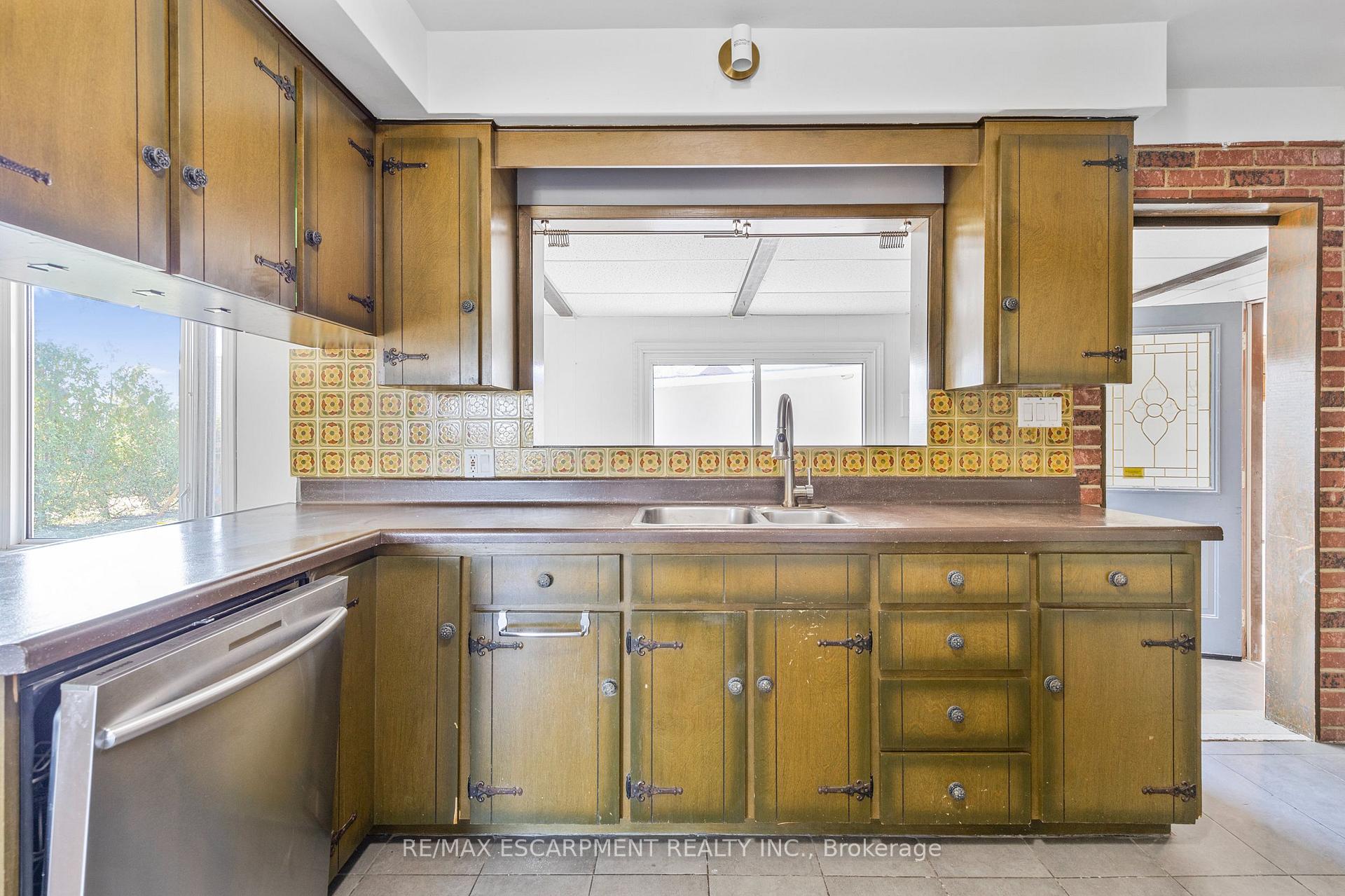 Photo 12 of 585 Fifth Road E, Hamilton, Stoney Creek — HOMEH