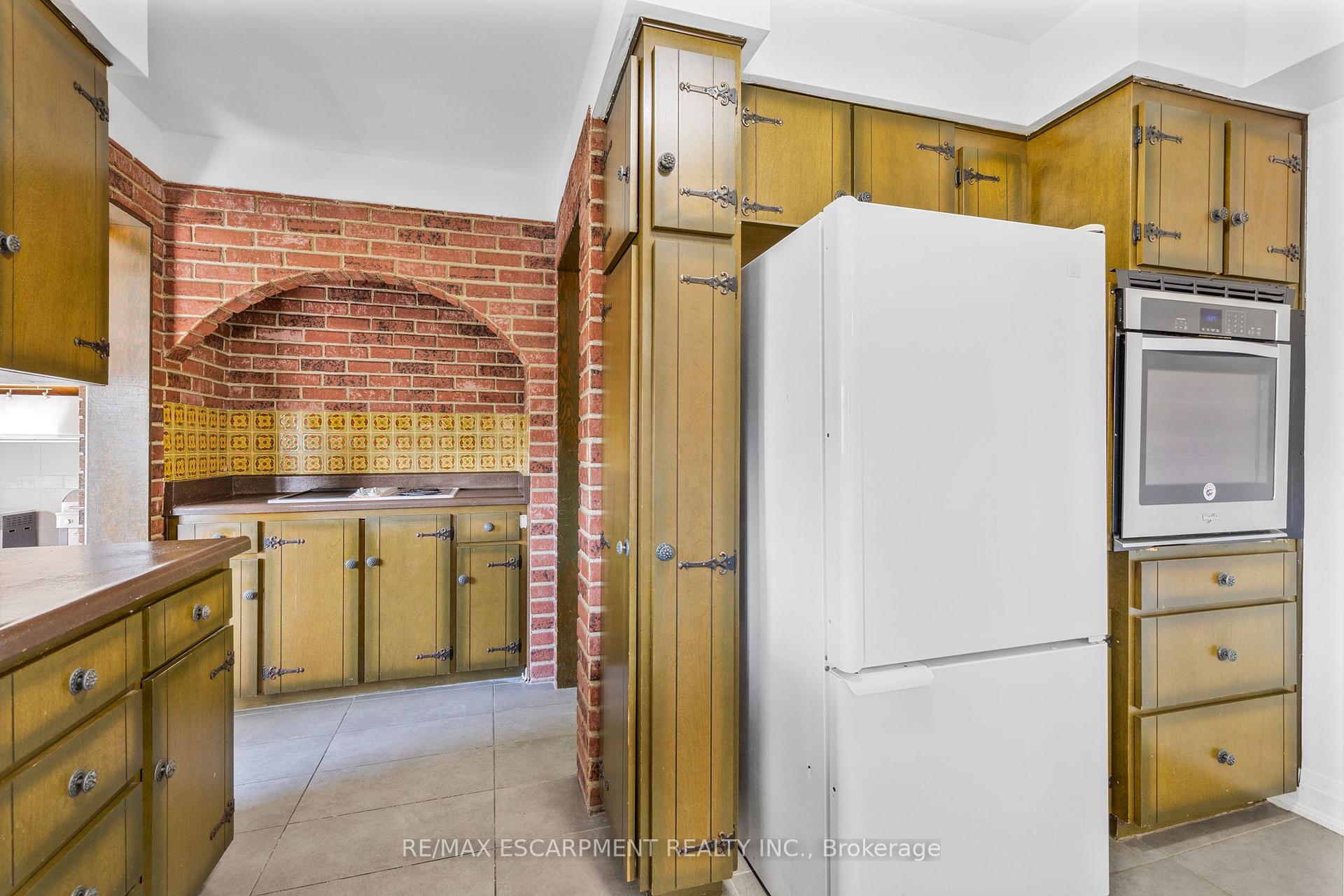 Photo 8 of 585 Fifth Road E, Hamilton, Stoney Creek — HOMEH