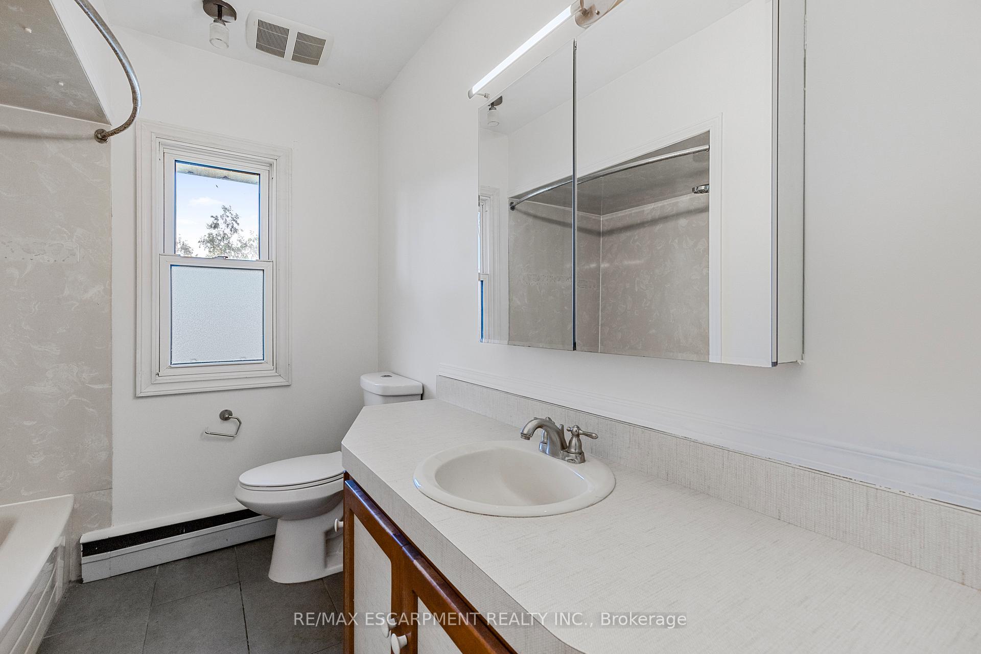 Photo 17 of 585 Fifth Road E, Hamilton, Stoney Creek — HOMEH