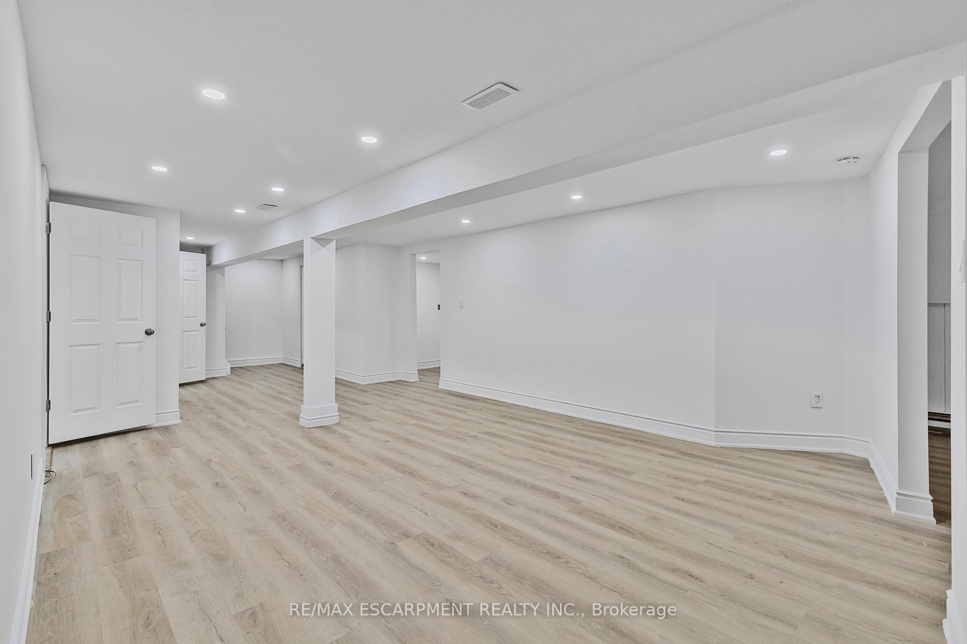 Photo 16 of 585 Fifth Road E, Hamilton, Stoney Creek — HOMEH