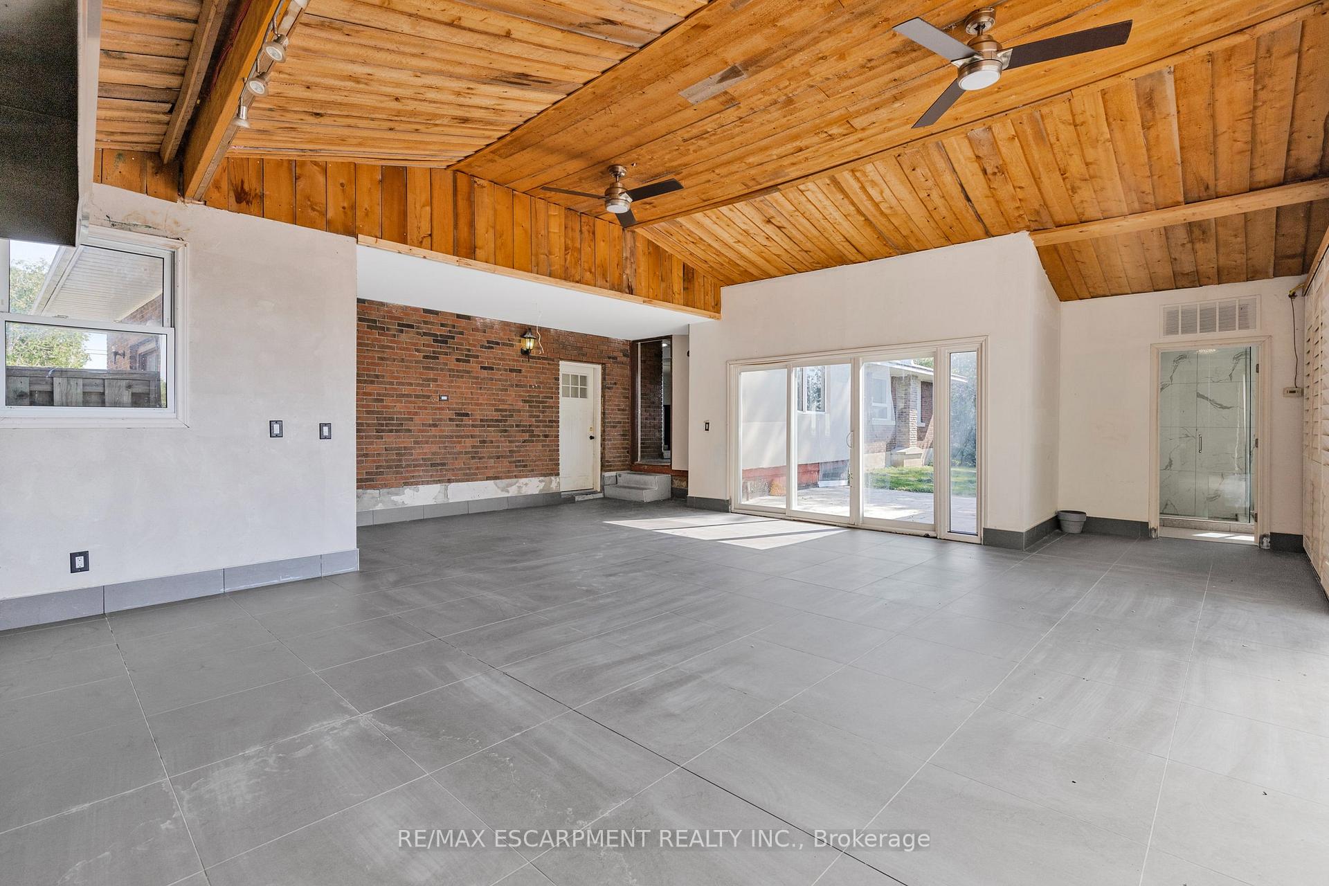 Photo 31 of 585 Fifth Road E, Hamilton, Stoney Creek — HOMEH