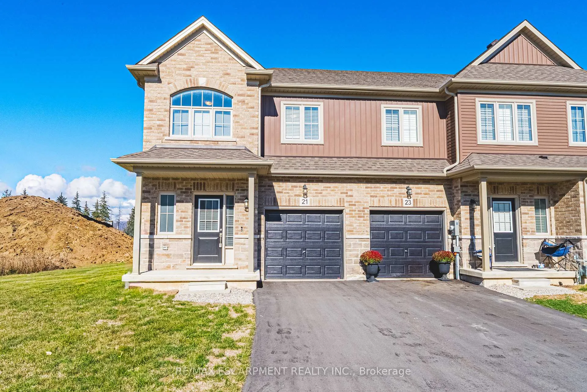 Photo 1 of 21 Zoe Lane, Hamilton, Rural Glanbrook — HOMEH