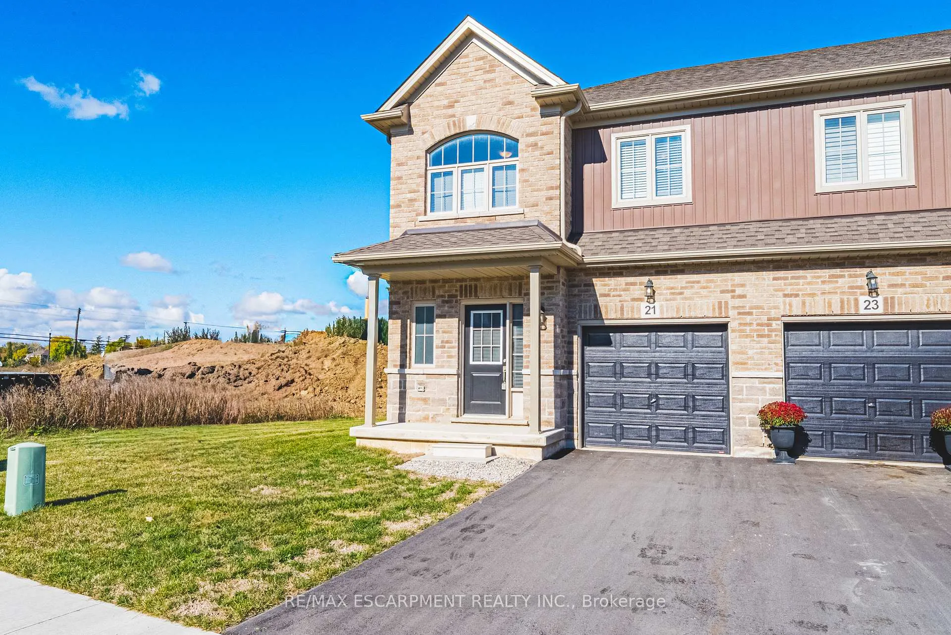 Photo 2 of 21 Zoe Lane, Hamilton, Rural Glanbrook — HOMEH