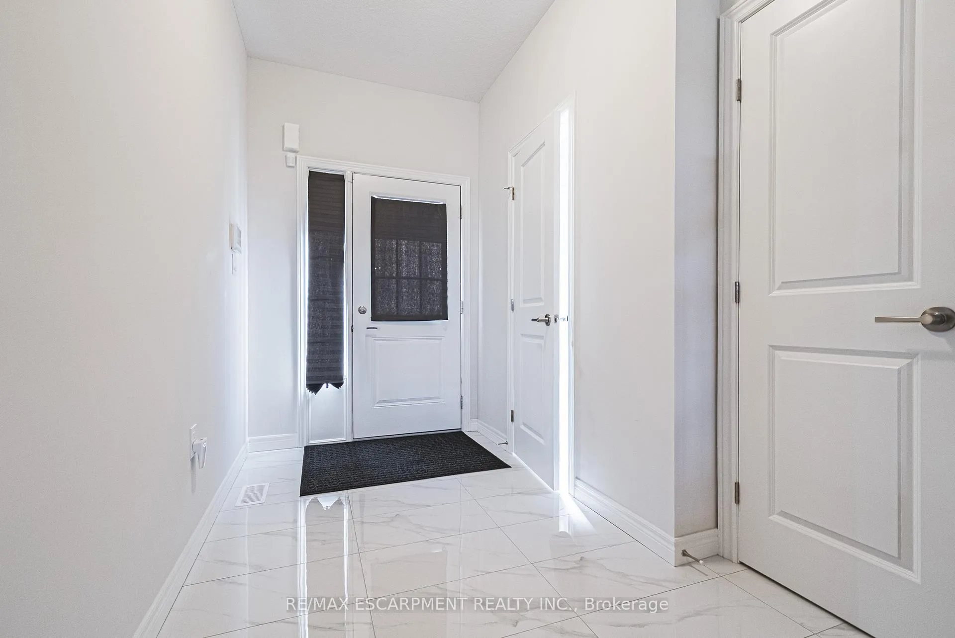 Photo 4 of 21 Zoe Lane, Hamilton, Rural Glanbrook — HOMEH