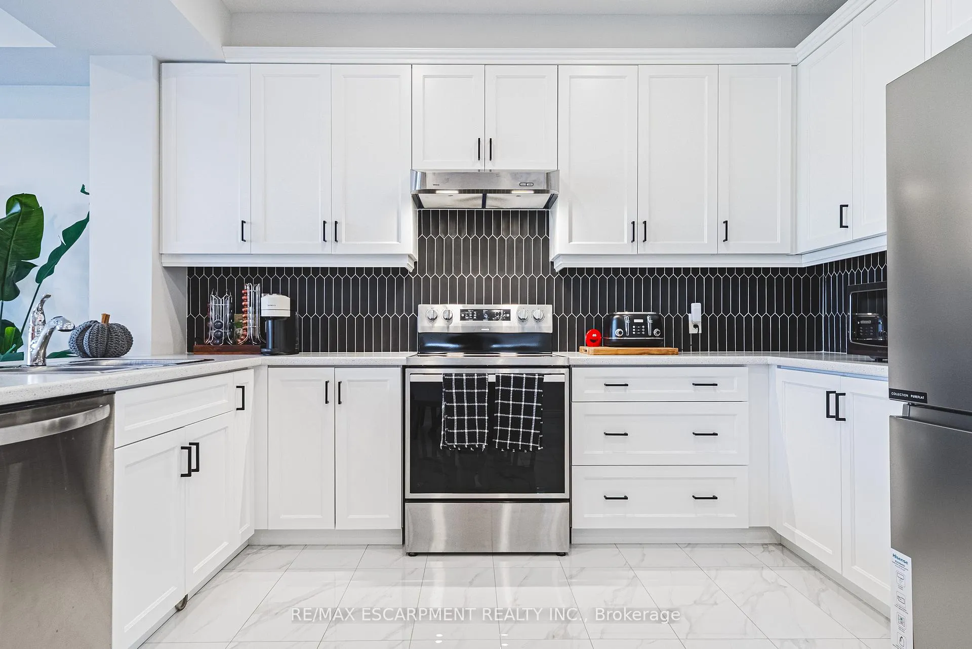 Photo 8 of 21 Zoe Lane, Hamilton, Rural Glanbrook — HOMEH