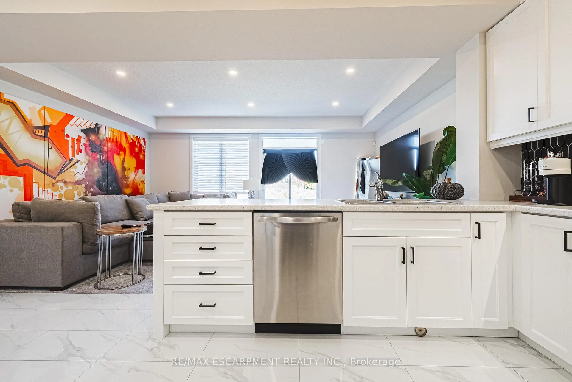 Photo 11 of 21 Zoe Lane, Hamilton, Rural Glanbrook — HOMEH