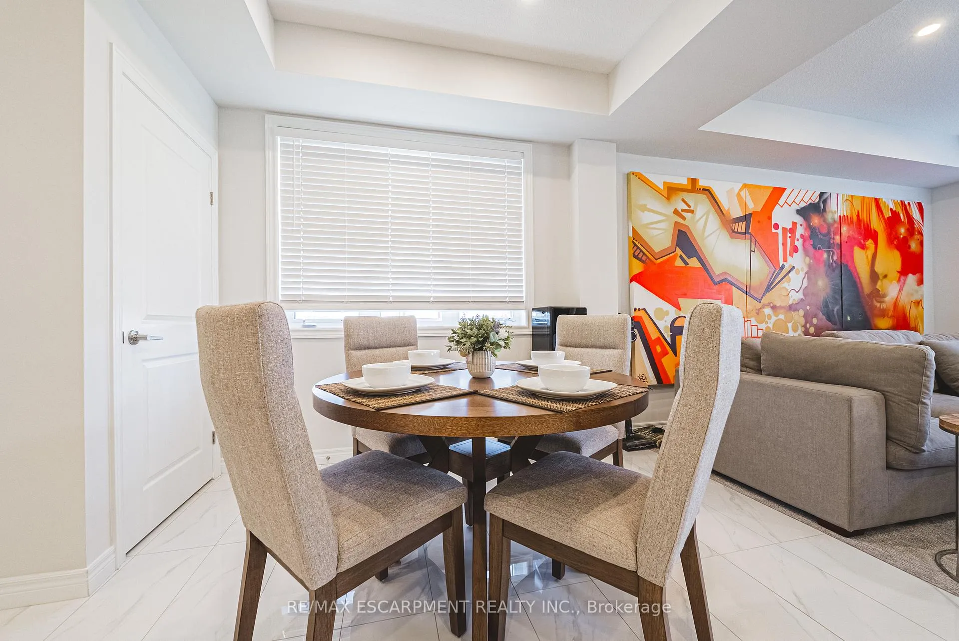 Photo 13 of 21 Zoe Lane, Hamilton, Rural Glanbrook — HOMEH